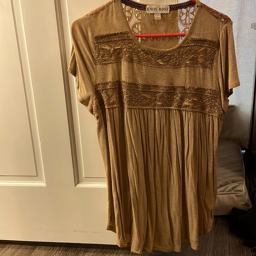 Knox Rose brand size small cute tan top with lace